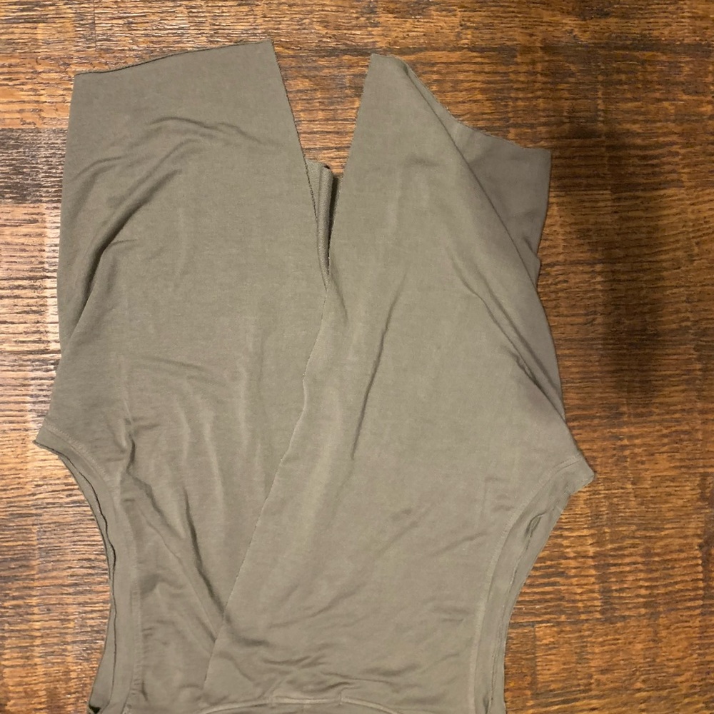 Niyama sol top size Medium NWT - Picture 2 of 3